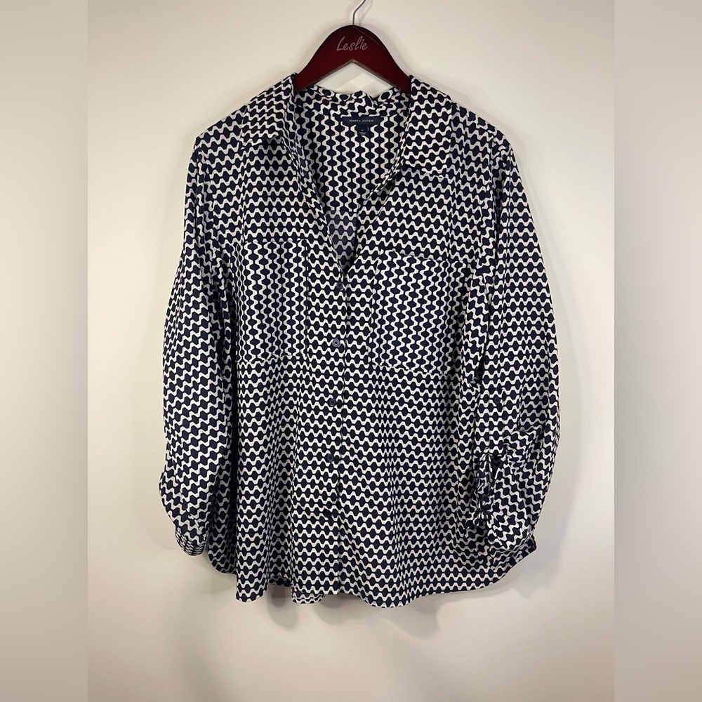 Tommy Hilfiger‎ Navy and White Zigzag Button Down blouse - Picture 4 of 10